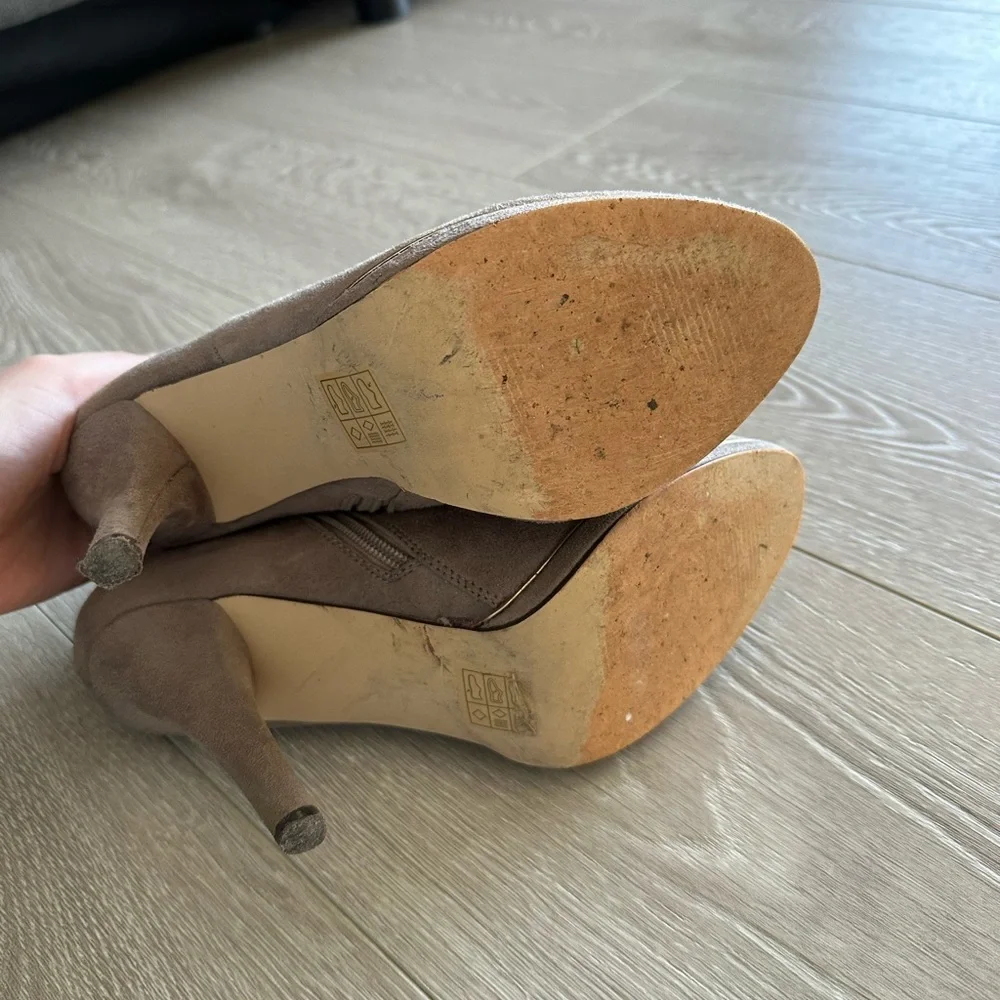 Call it Spring Heels - Picture 4 of 8